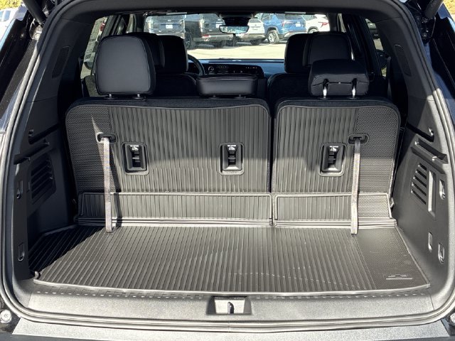 New 2027 Chevrolet Traverse LT w/ Driver Confidence Package FWD image 11