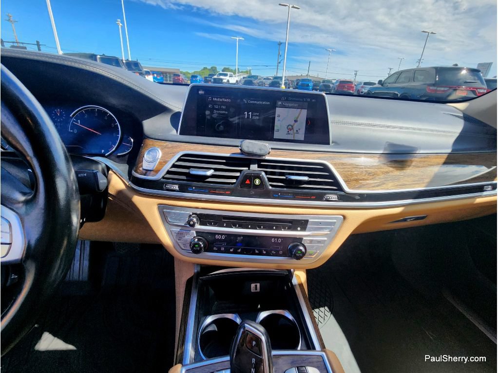 Used 2017 BMW 740i xDrive AWD/4WD image 32