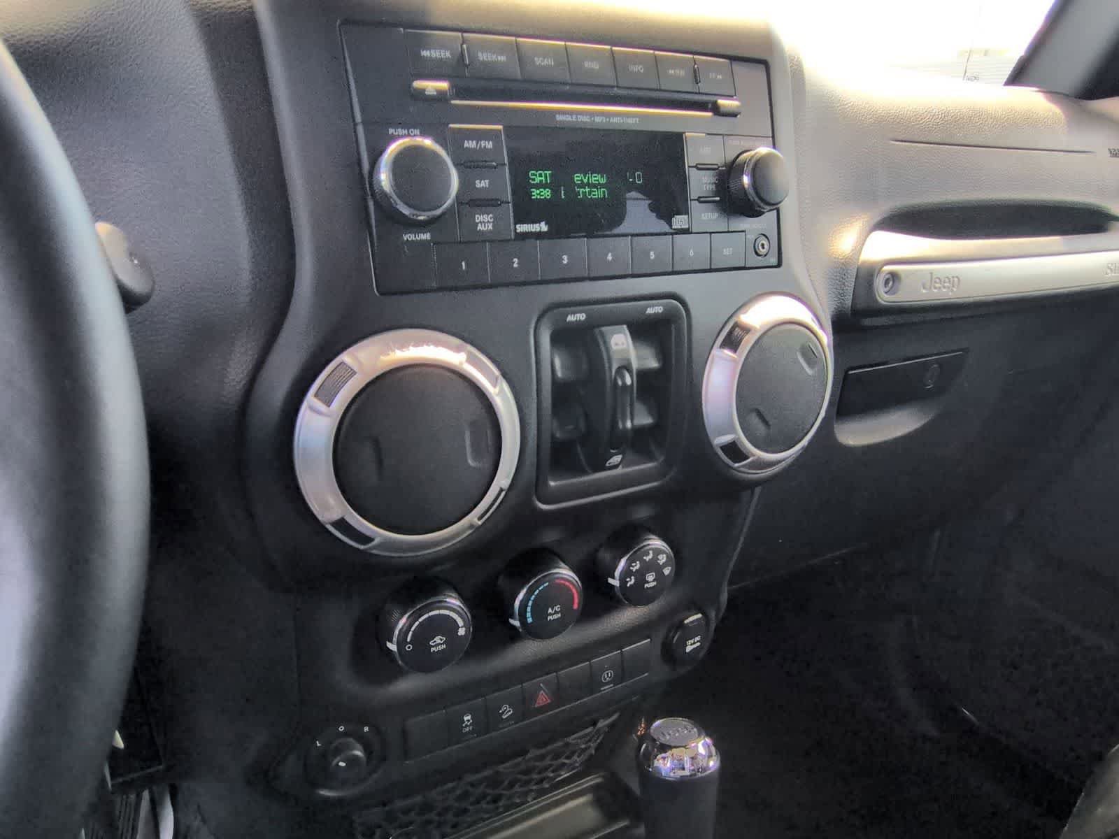 Used 2017 Jeep Wrangler Unlimited Sahara AWD/4WD image 27