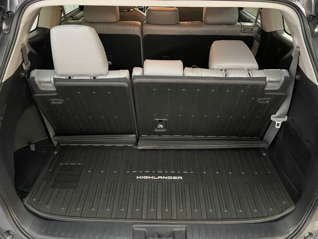 Used 2022 Toyota Highlander XLE image 14