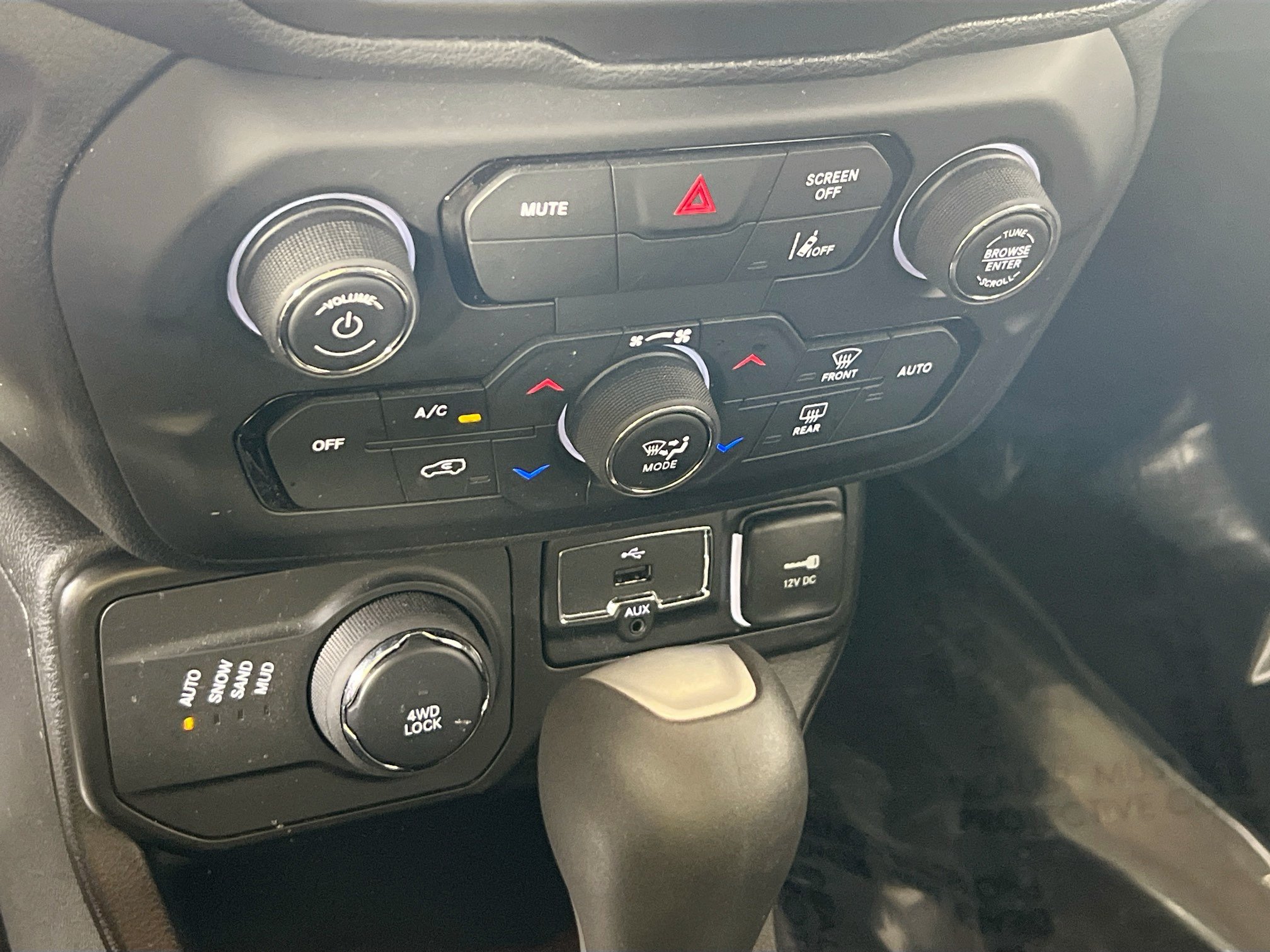 Used 2022 Jeep Renegade Latitude w/ Convenience Group AWD/4WD image 16