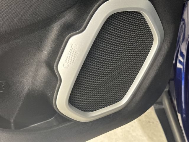 Used 2018 Jeep Renegade Latitude FWD image 23