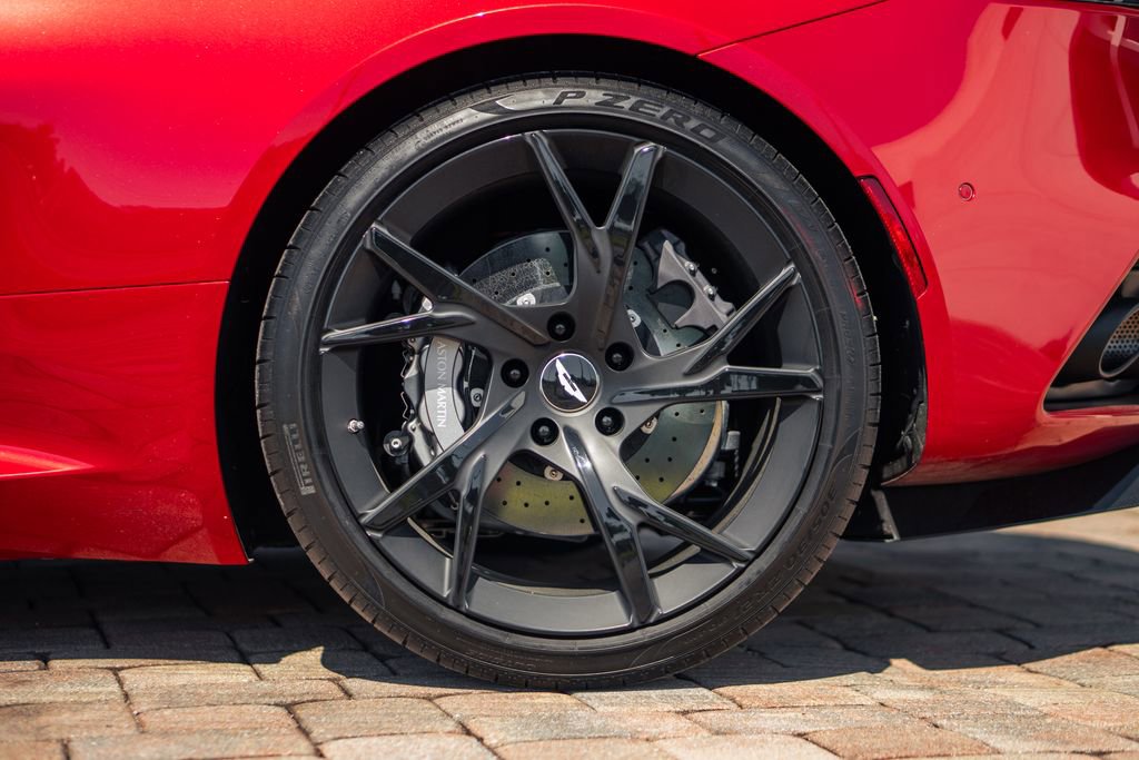 Used 2019 Aston Martin DBS Superleggera image 16