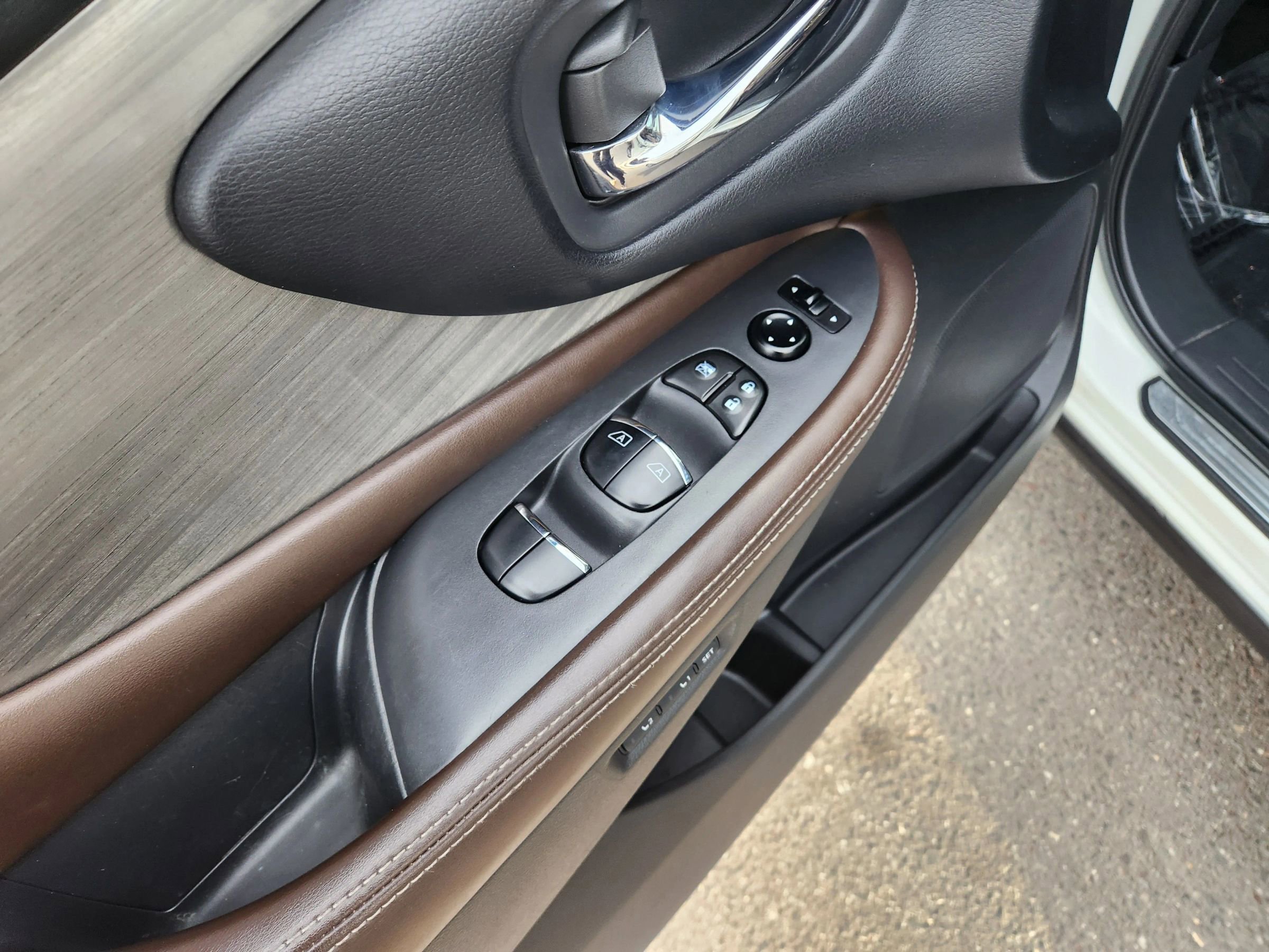 Used 2015 Nissan Murano Platinum w/ Platinum Technology Package image 24