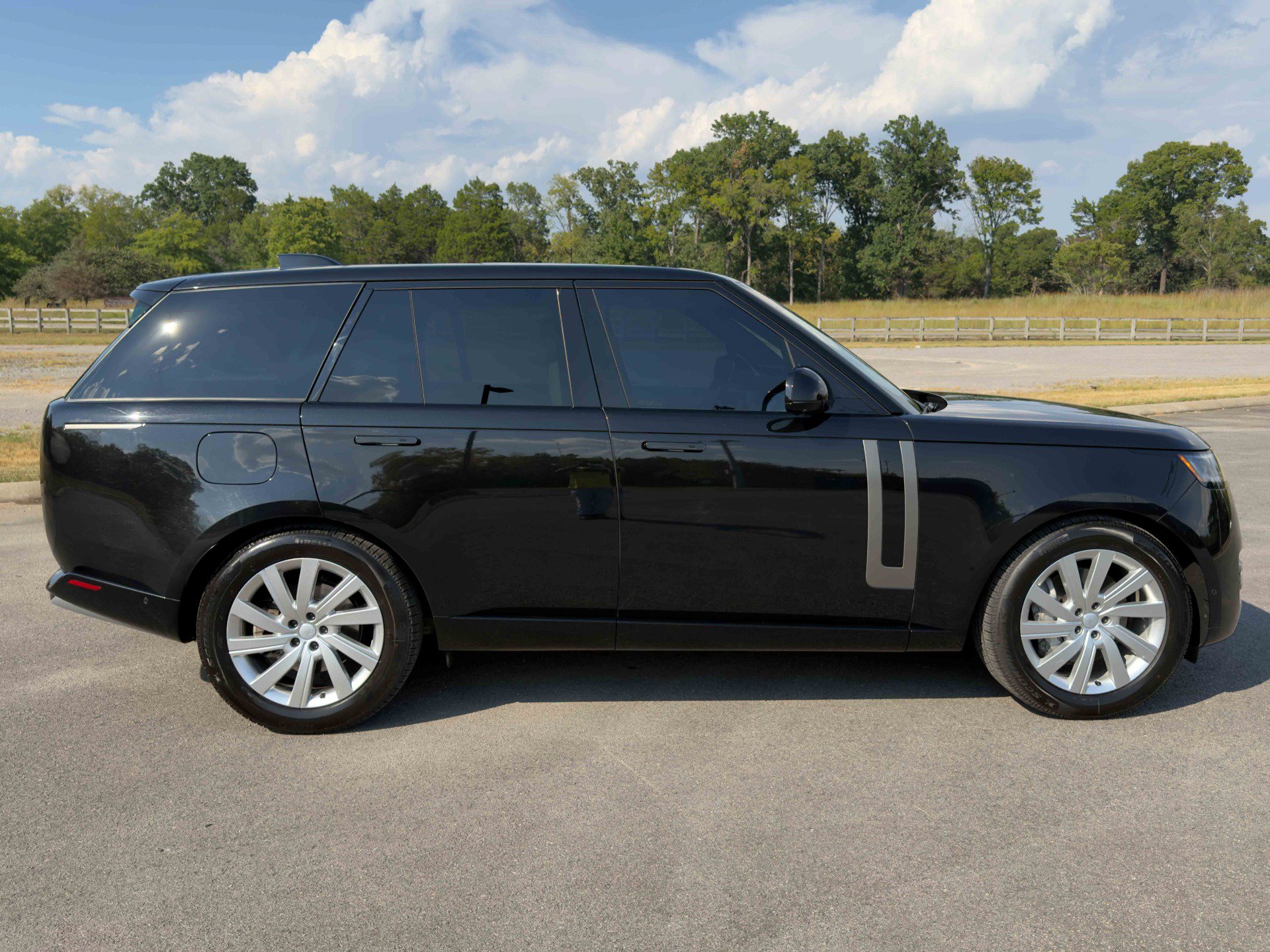 Used 2025 Land Rover Range Rover SE AWD/4WD image 8