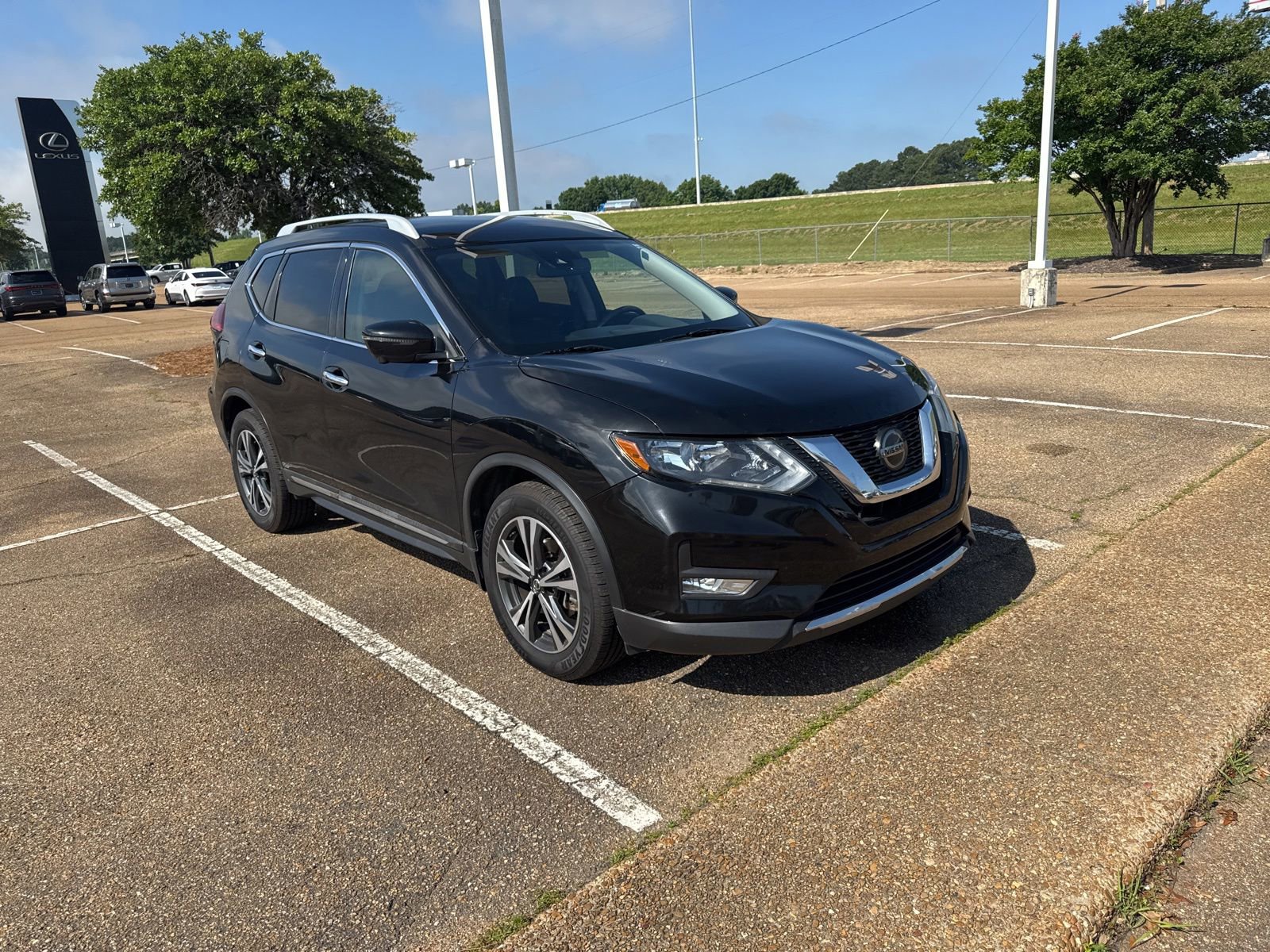 Used 2018 Nissan Rogue SL FWD image 3