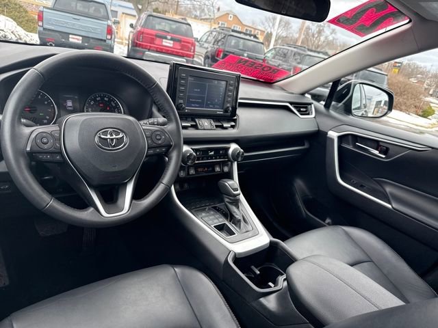 Used 2022 Toyota RAV4 XLE Premium image 24