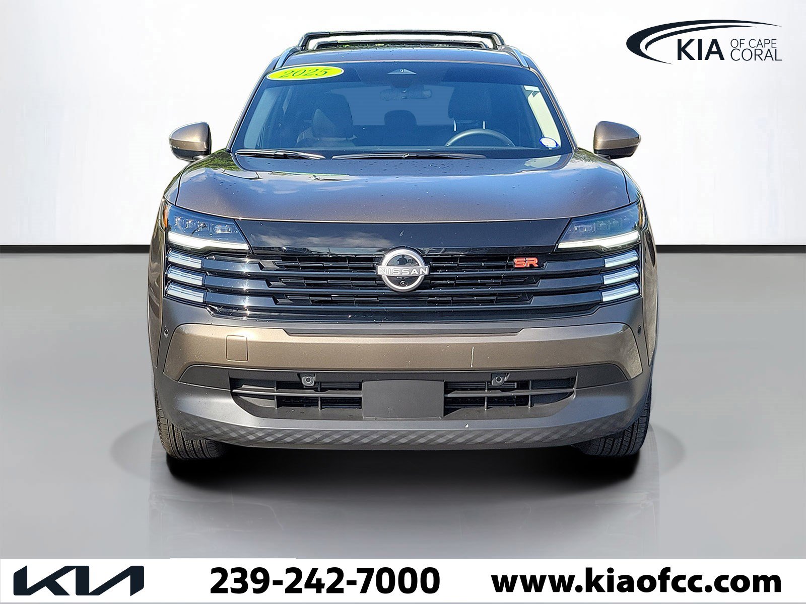 Used 2025 Nissan Kicks SR FWD image 2