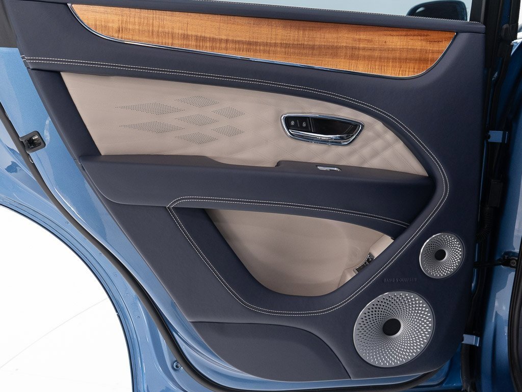 Used 2025 Bentley Bentayga image 22