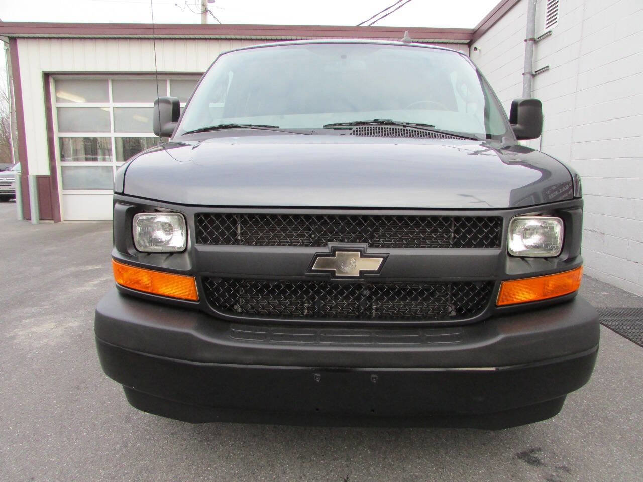 Used 2017 Chevrolet Express 3500 LS image 2