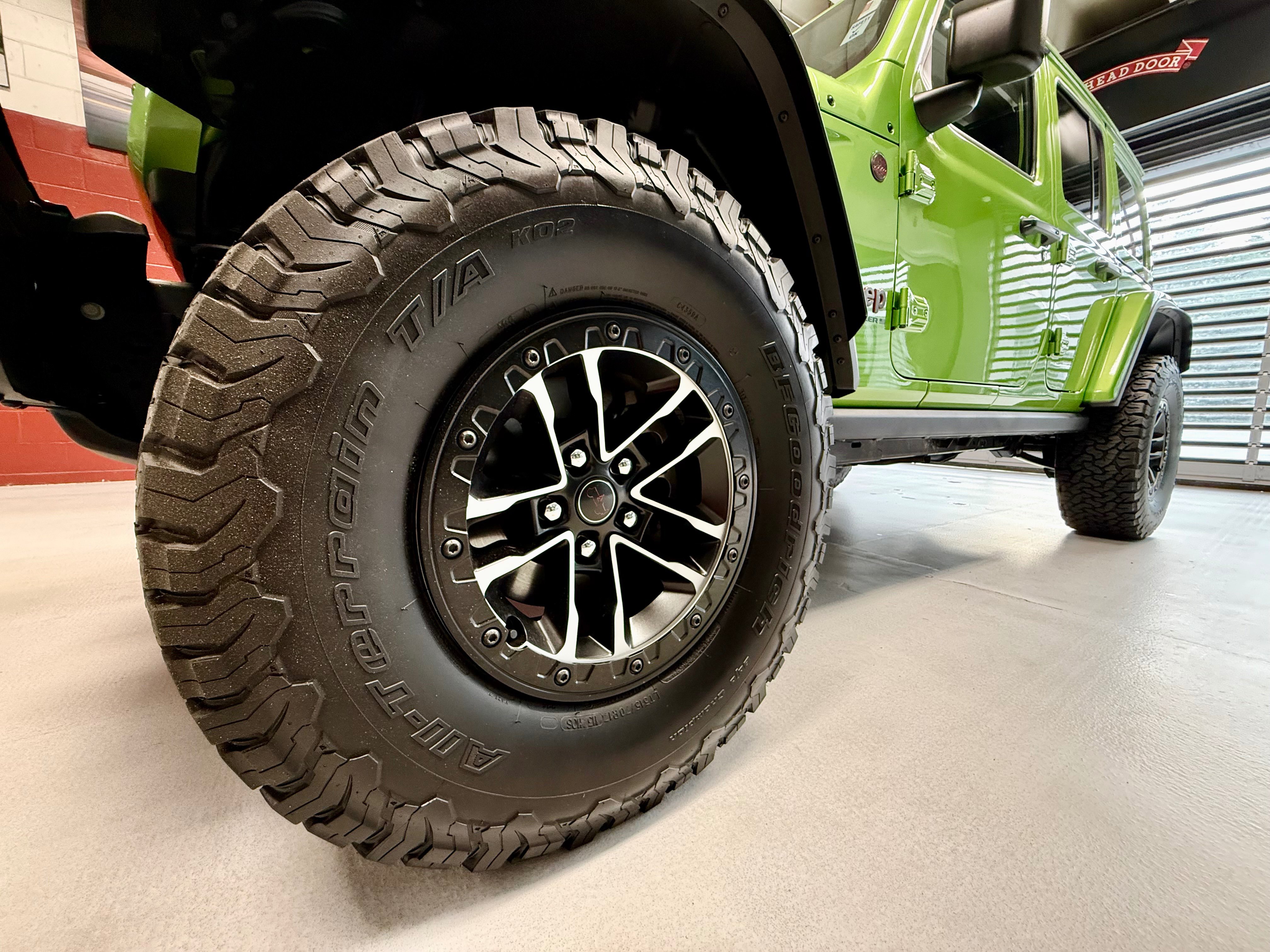 Certified 2025 Jeep Wrangler Unlimited Rubicon AWD/4WD image 16