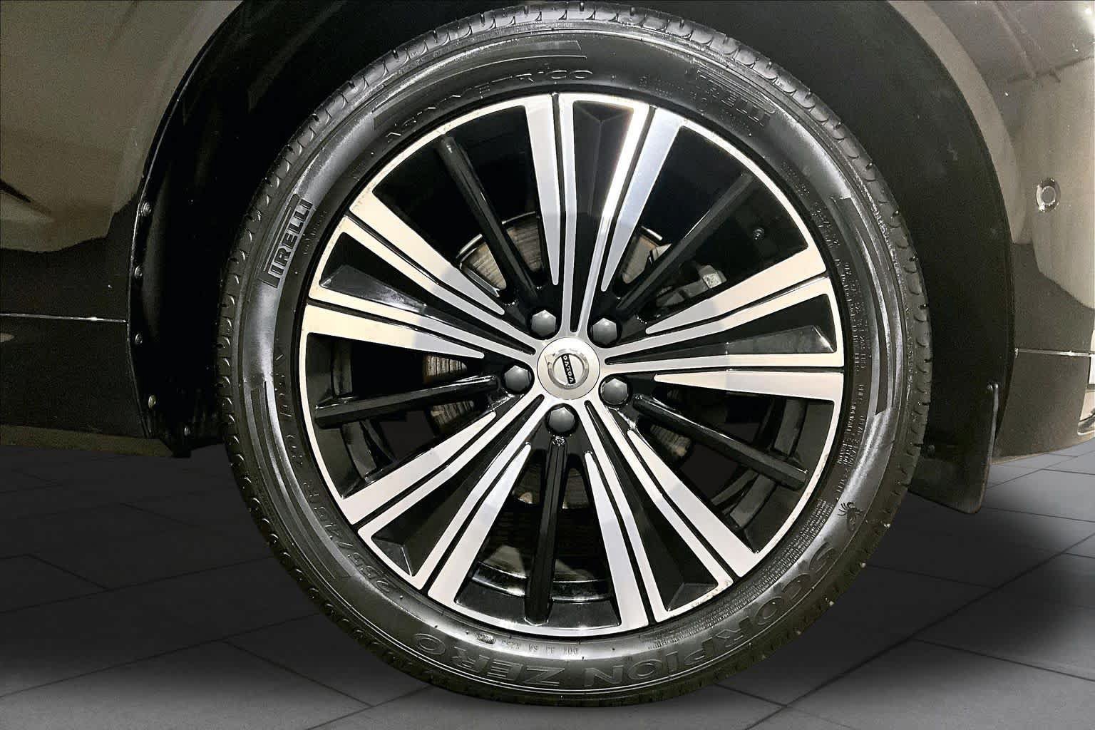 Used 2023 Volvo XC60 B5 Plus w/ Climate Package AWD/4WD image 10