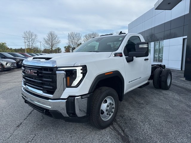New 2026 GMC Sierra 3500 Pro w/ Convenience Package image 3
