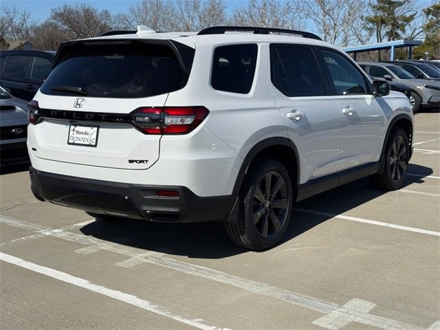 New 2026 Honda Pilot Sport image 3
