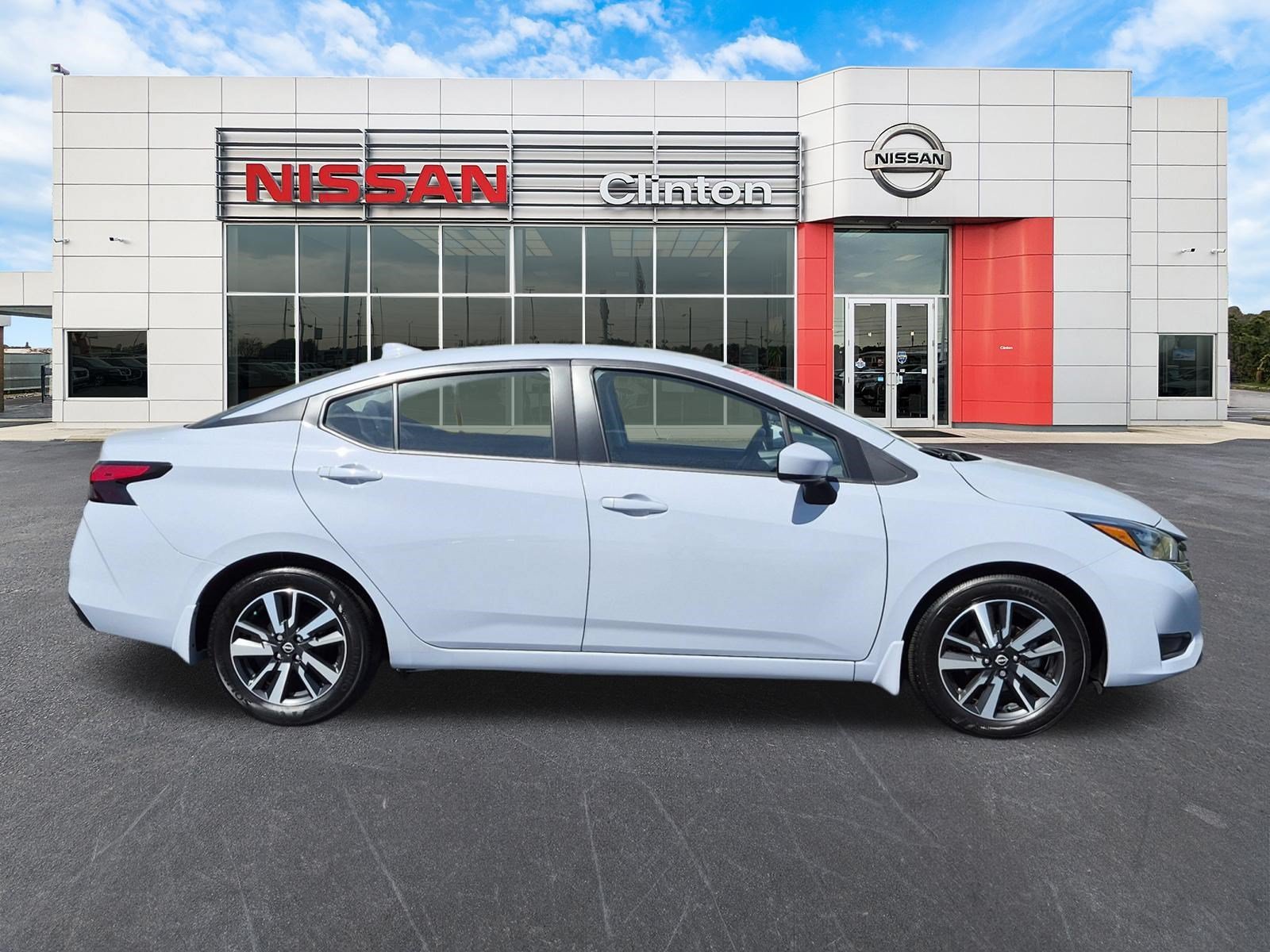 Used 2025 Nissan Versa SV w/ Trunk Package FWD image 2