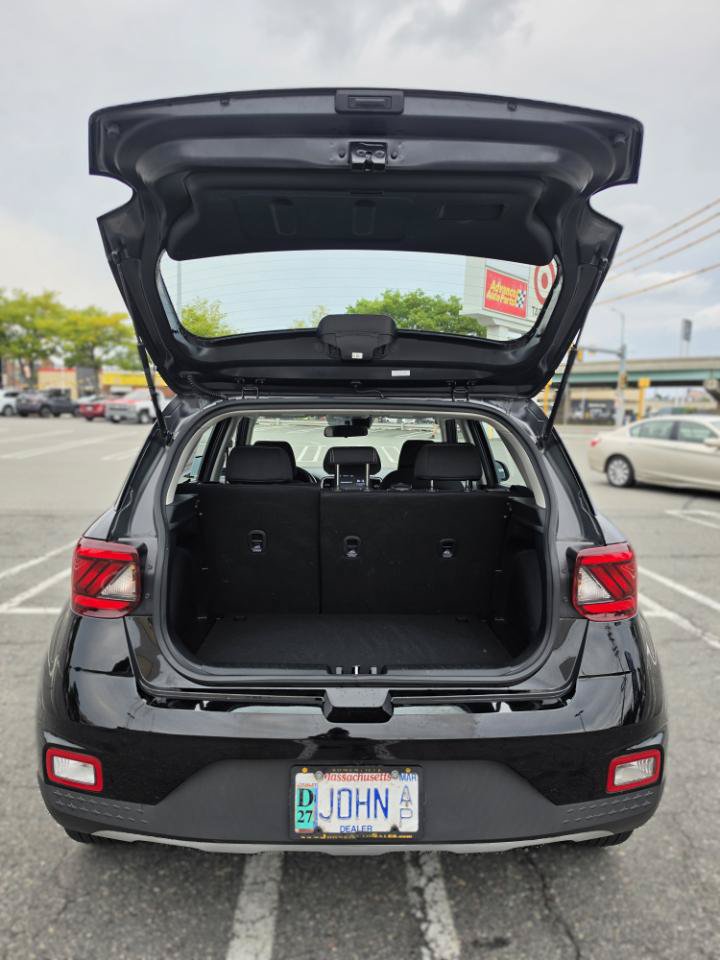 Used 2022 Hyundai Venue SEL FWD image 9
