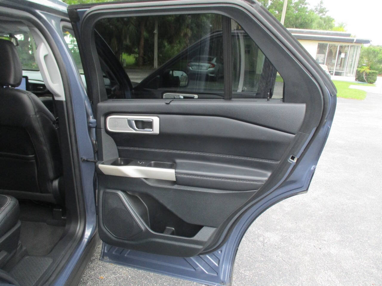 Used 2021 Ford Explorer Limited w/ Equipment Group 301A RWD image 31