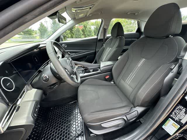 Used 2023 Hyundai Elantra SEL w/ Convenience Package FWD image 17