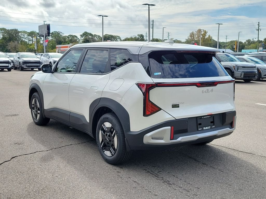 New 2027 Kia Seltos LX FWD image 4