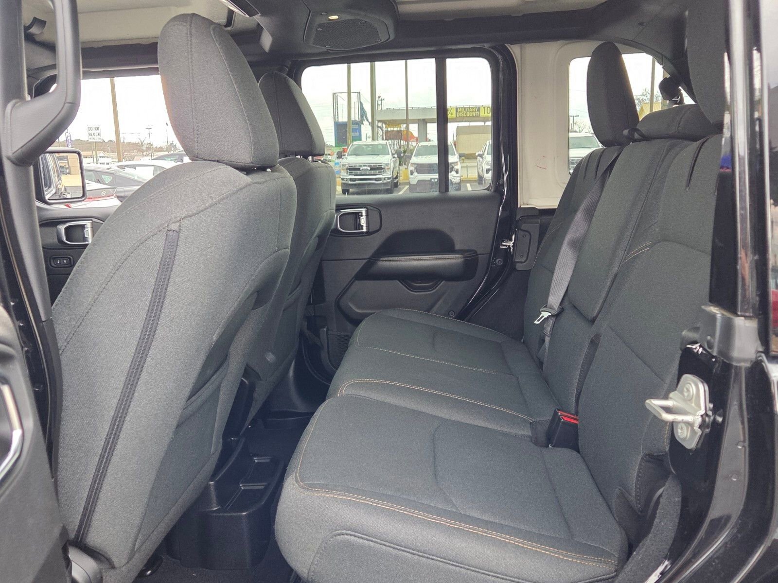 Used 2024 Jeep Wrangler Unlimited Sahara image 6