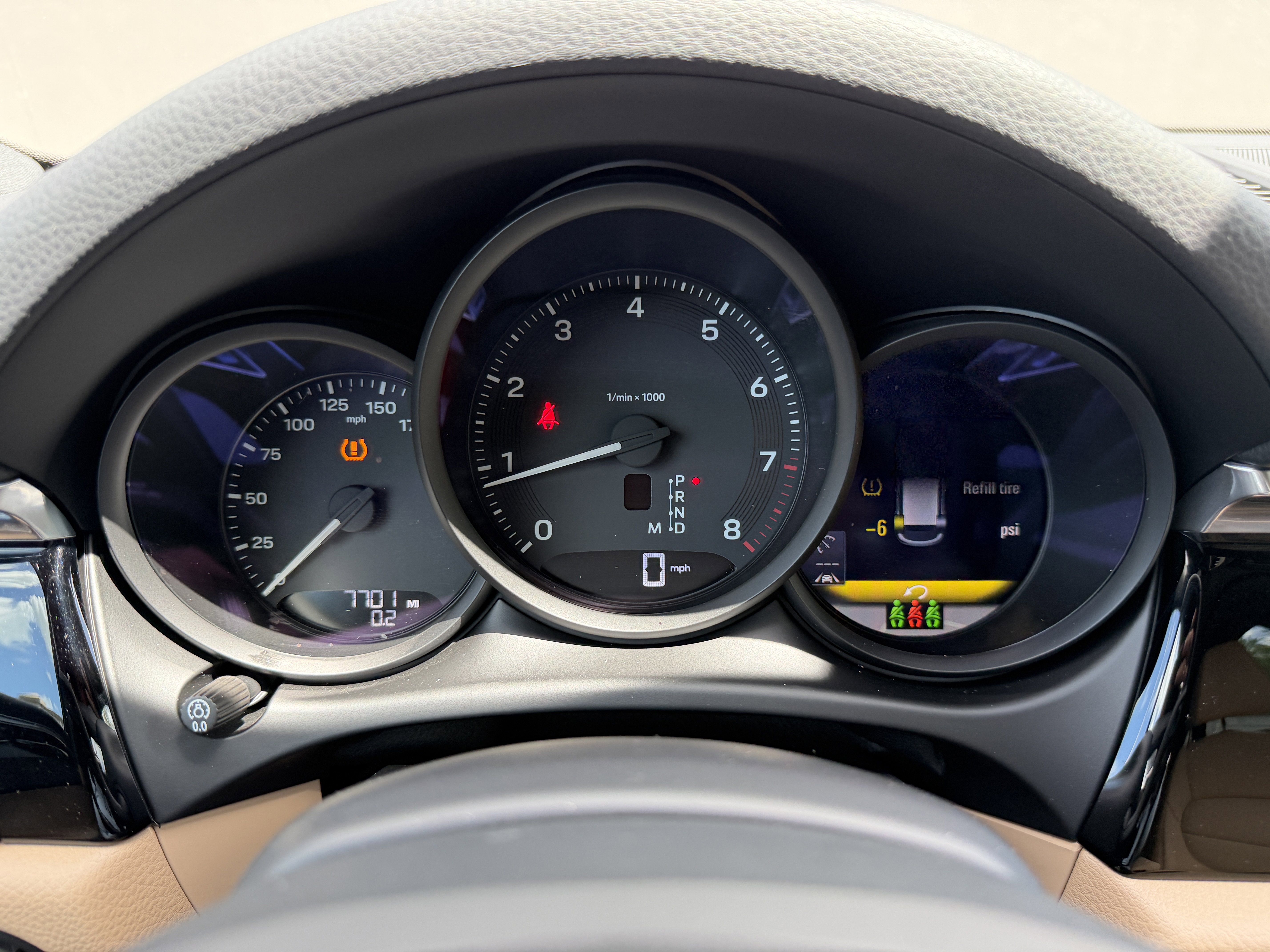 Certified 2025 Porsche Macan image 36