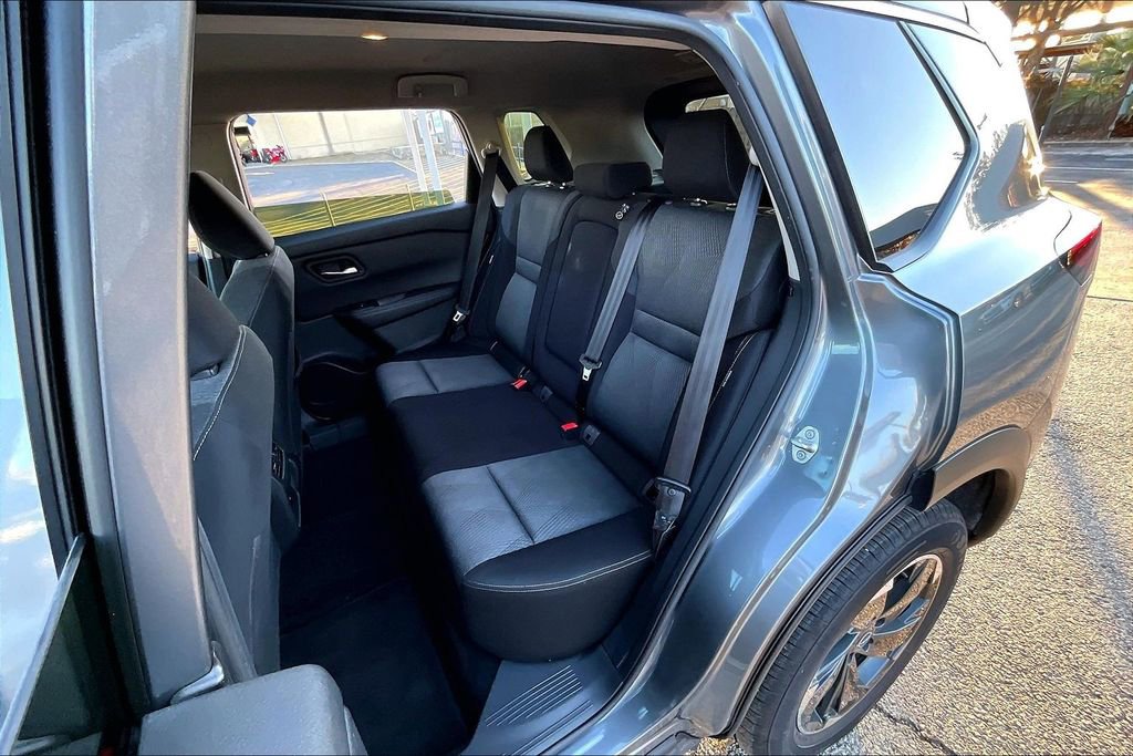 Used 2024 Nissan Rogue SV image 40