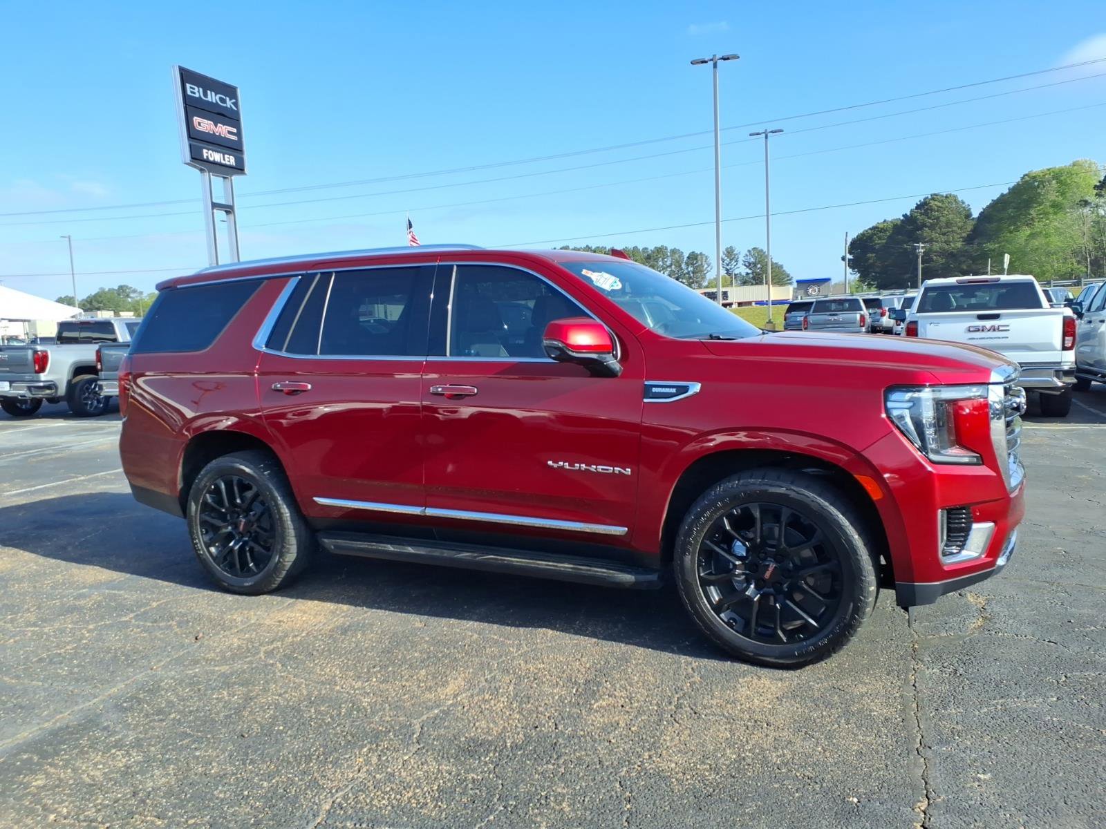 Used 2023 GMC Yukon SLT w/ SLT Premium Package image 3