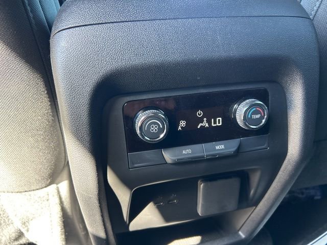 Used 2025 Chevrolet Traverse LT w/ Driver Confidence Package image 11