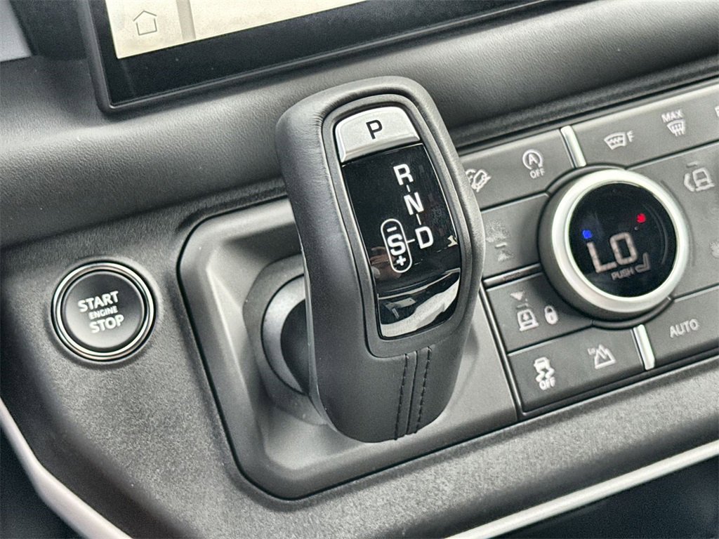 Used 2025 Land Rover Defender 130 X-Dynamic SE image 27