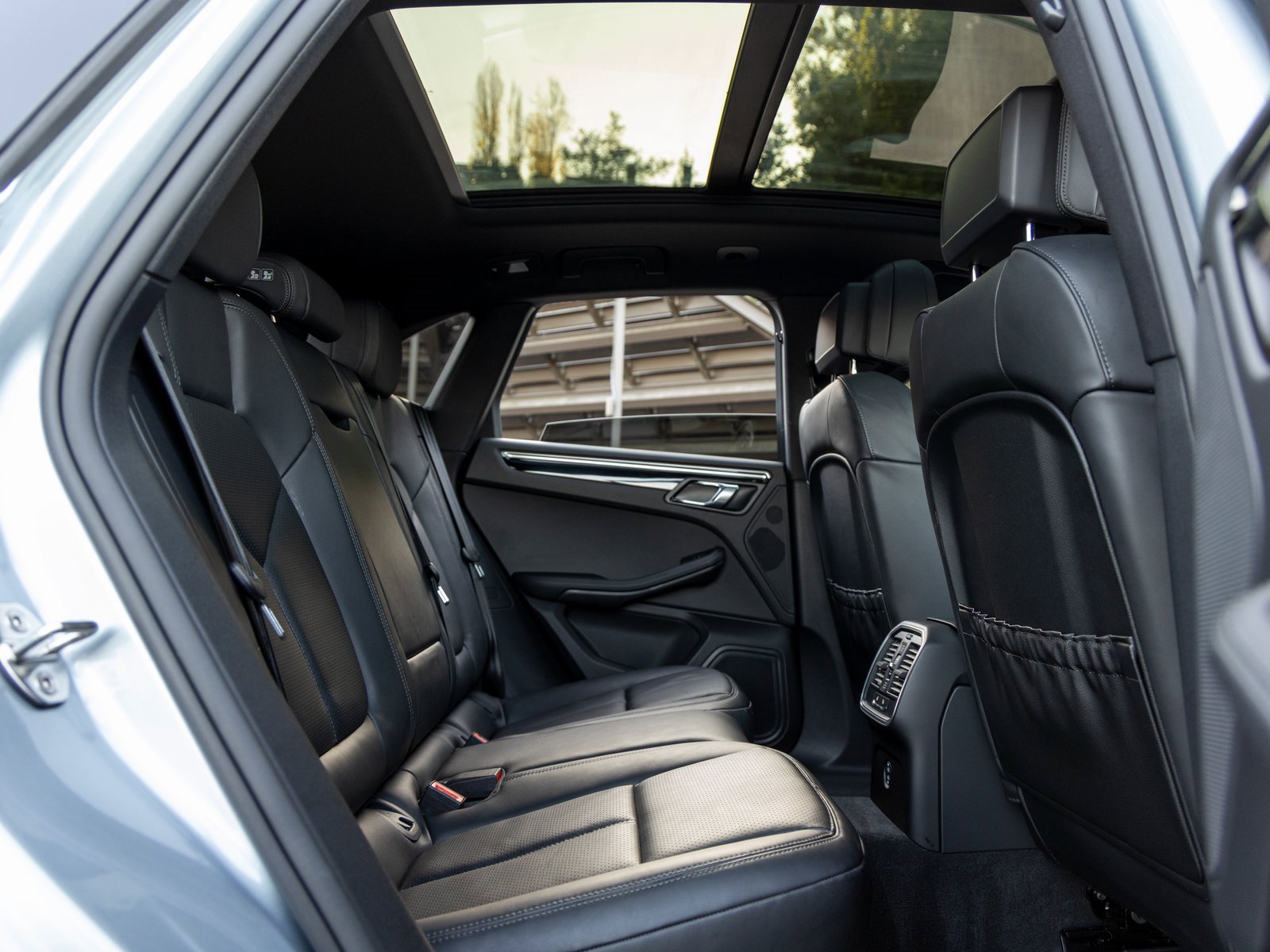 Certified 2025 Porsche Macan image 43