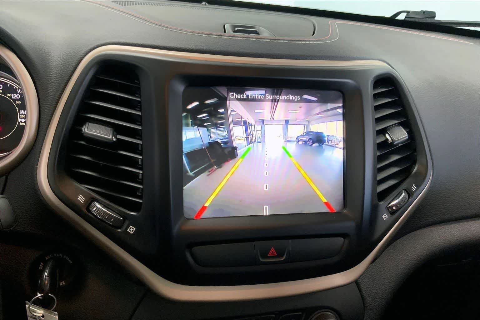 Used 2016 Jeep Cherokee 75th Anniversary FWD image 23