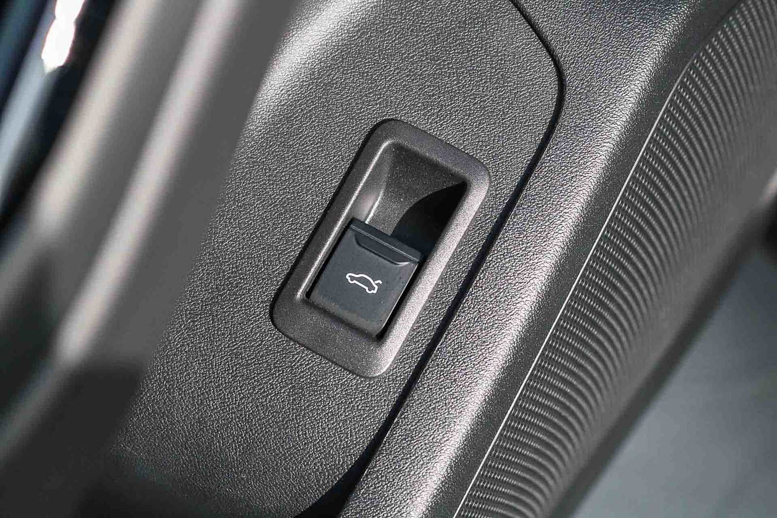 Used 2025 Audi Q6 e-tron Premium w/ Convenience Package image 31