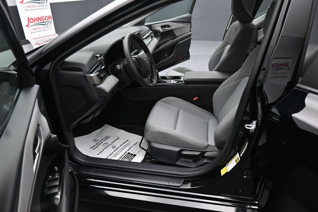Used 2025 Toyota Camry LE FWD image 17