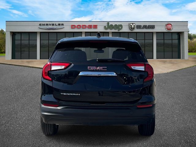 Used 2023 GMC Terrain SLE w/ LPO, Floor Liner Package FWD image 5