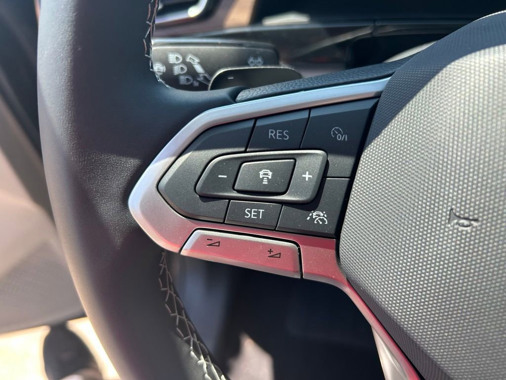 Used 2025 Volkswagen Atlas SE w/ Panoramic Sunroof Package image 14