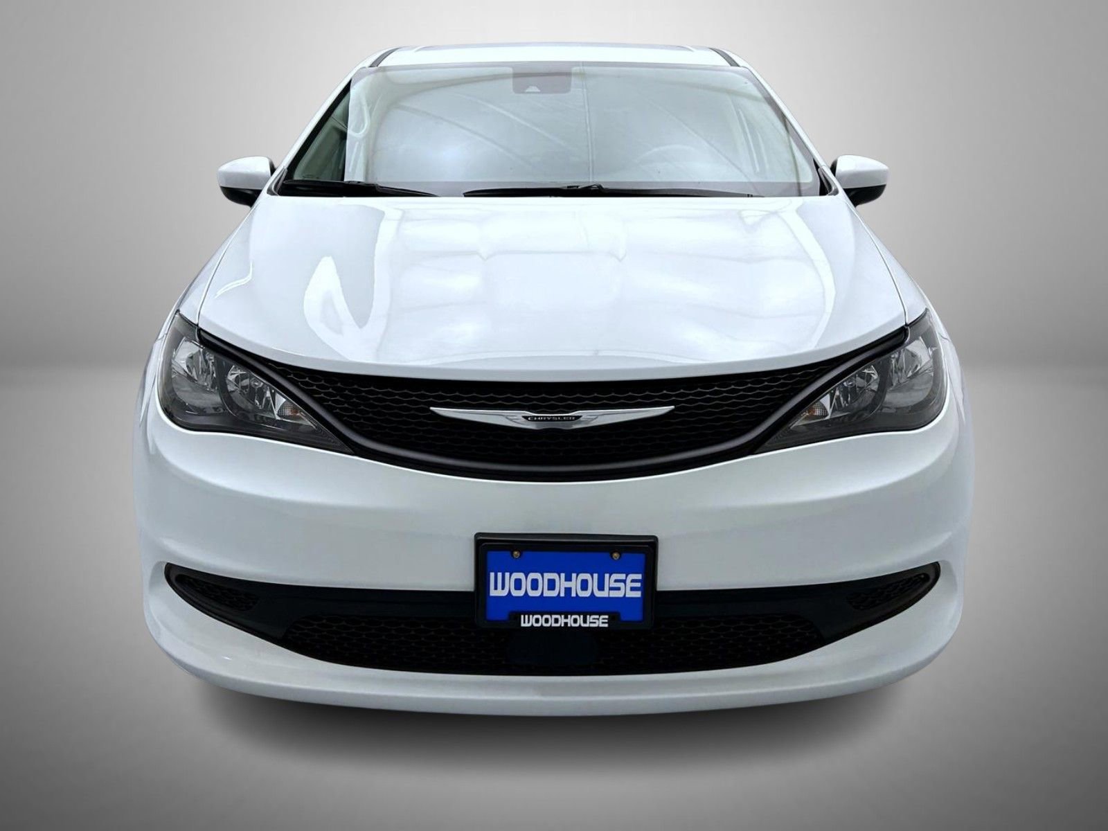 Used 2023 Chrysler Voyager LX image 2