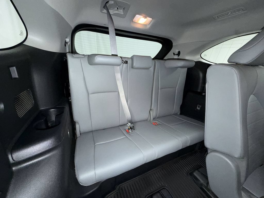 Used 2020 Toyota Highlander XLE AWD/4WD image 19