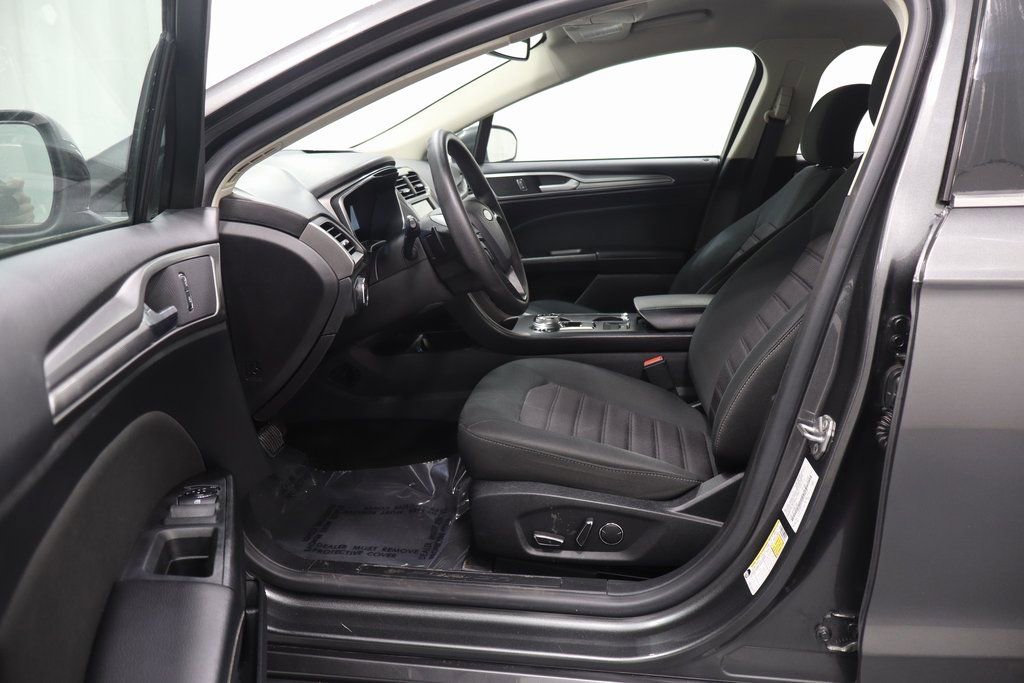 Used 2019 Ford Fusion SE image 11