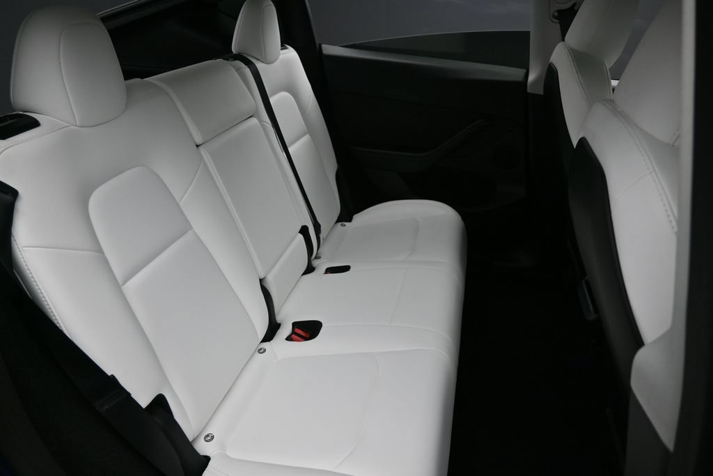 Used 2024 Tesla Model Y 2WD image 34