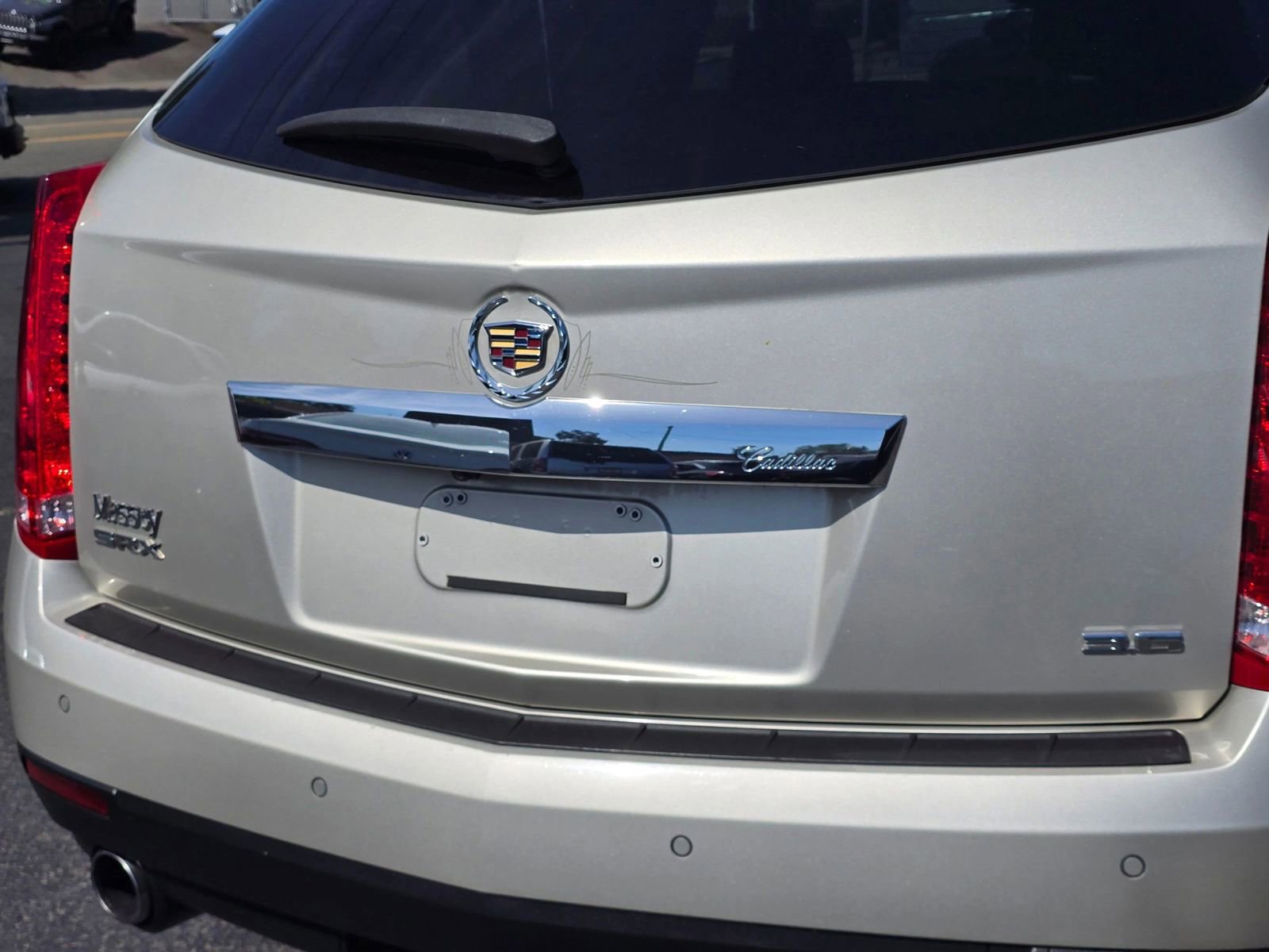 Used 2014 Cadillac SRX Luxury w/ Driver Awareness Package FWD image 14
