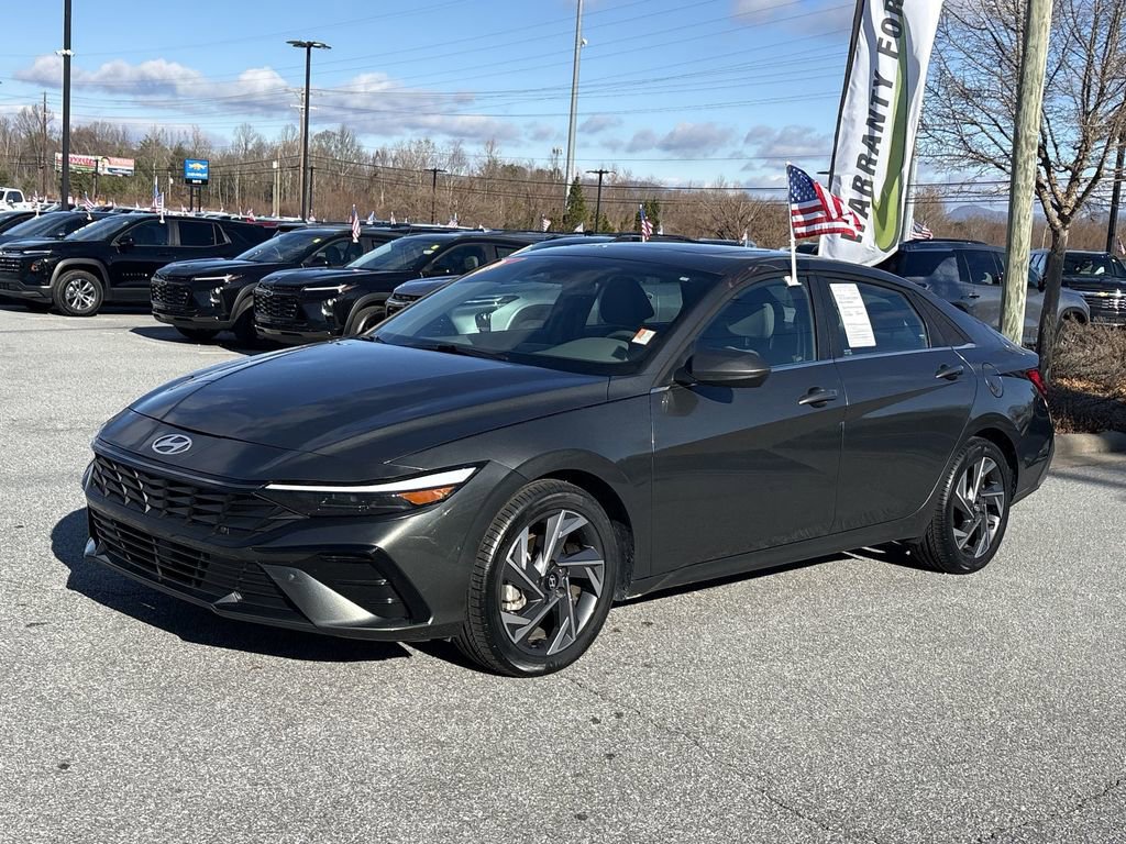 Used 2025 Hyundai Elantra SEL image 6