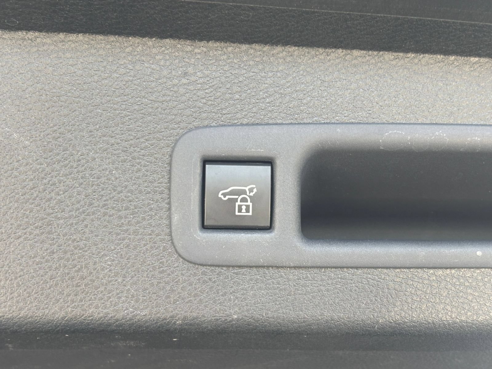 Used 2025 Toyota Sienna XLE FWD image 22