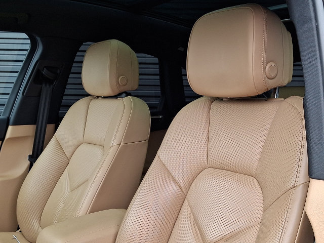 Certified 2018 Porsche Macan AWD/4WD image 5