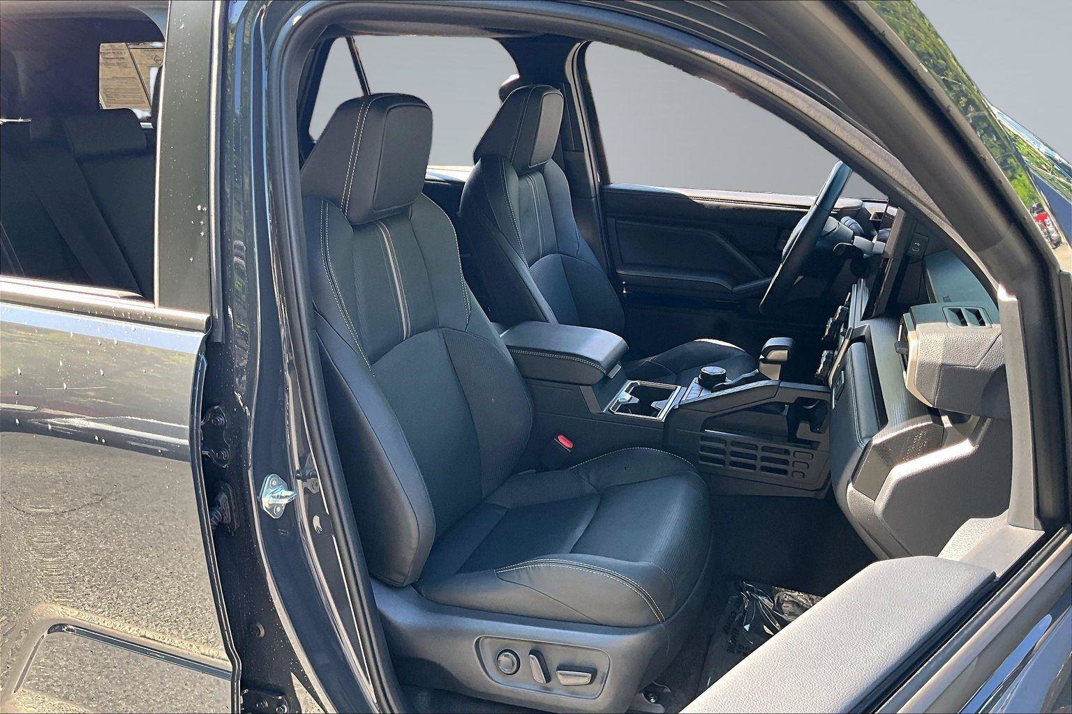 Used 2025 Toyota 4Runner Limited AWD/4WD image 8