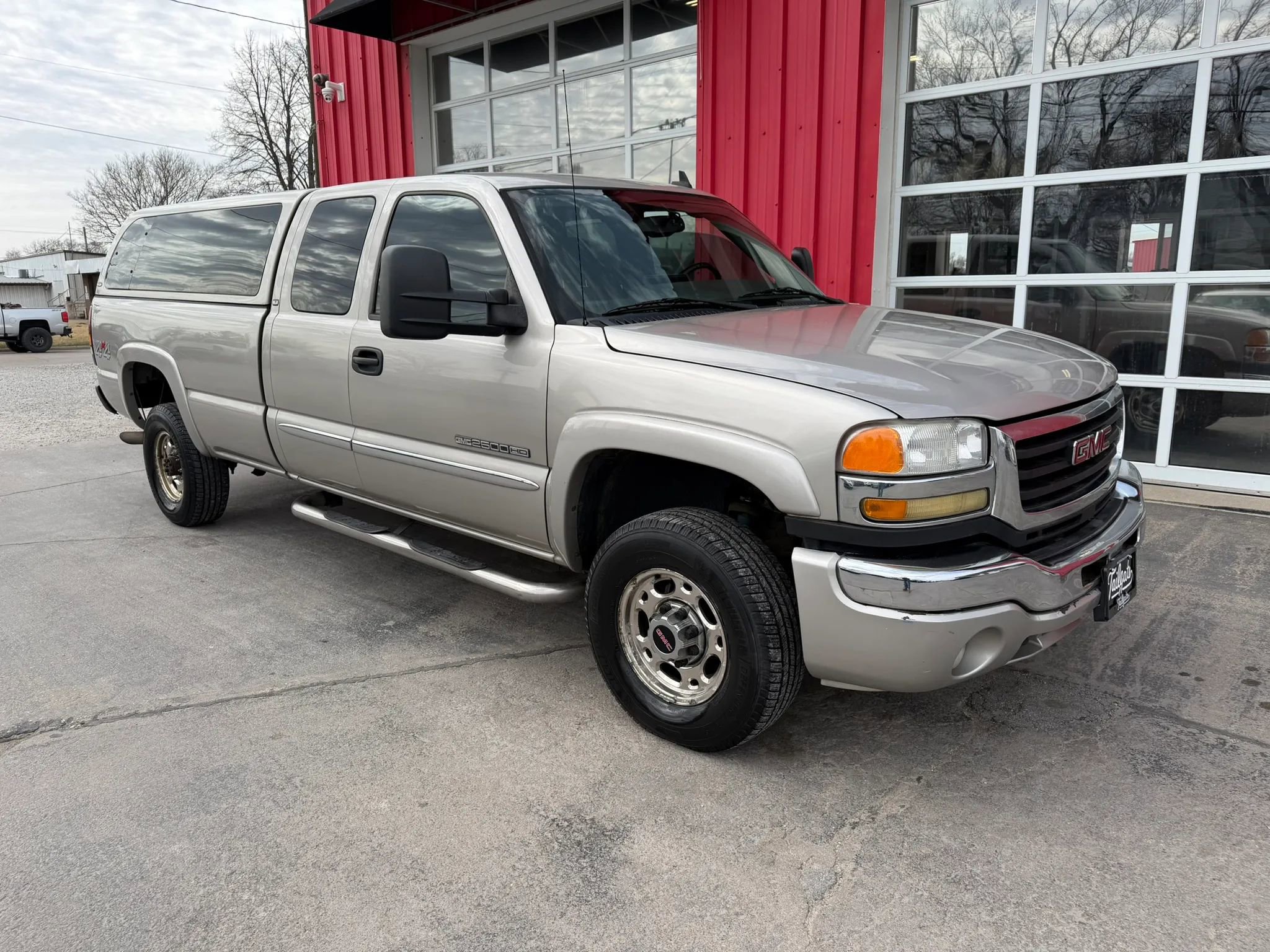 Used 2007 GMC Sierra 2500 SLE w/ Onstar Plus Package AWD/4WD image 2
