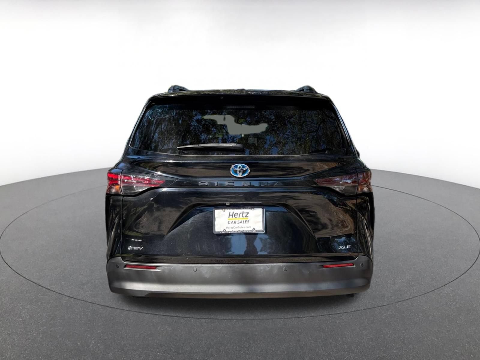 Used 2025 Toyota Sienna XLE FWD image 7