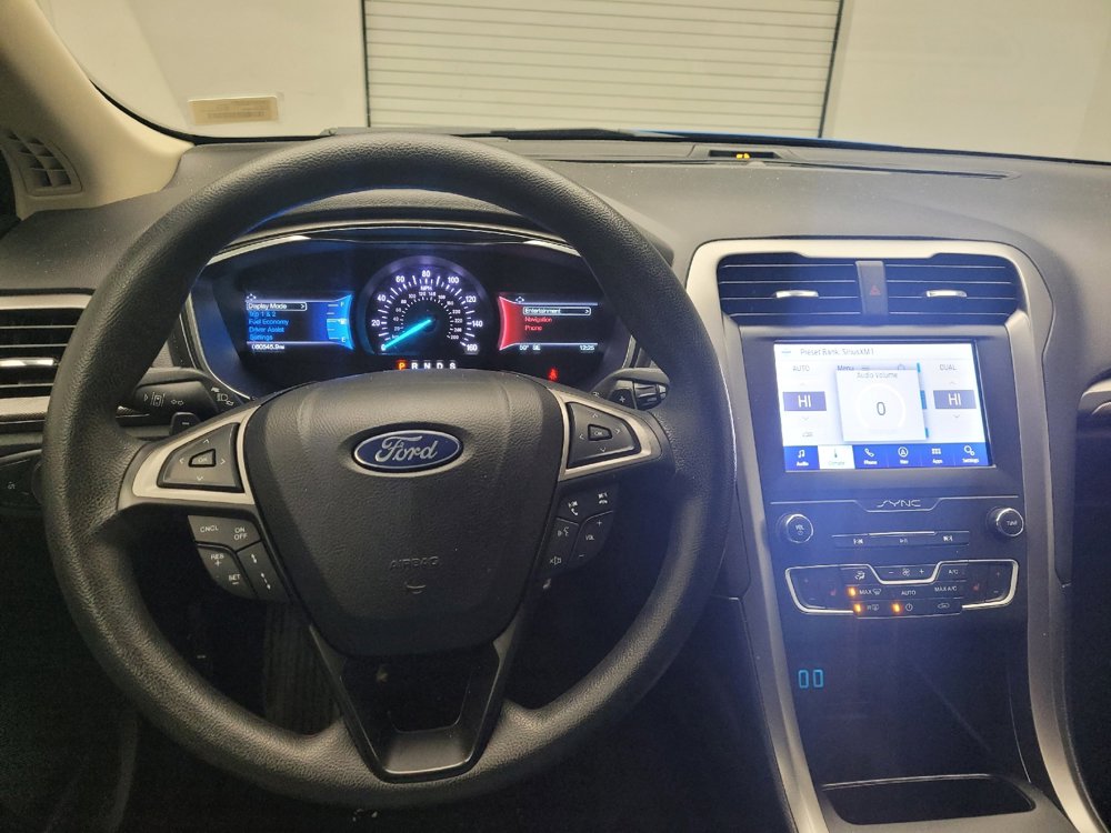 Used 2020 Ford Fusion SE image 22