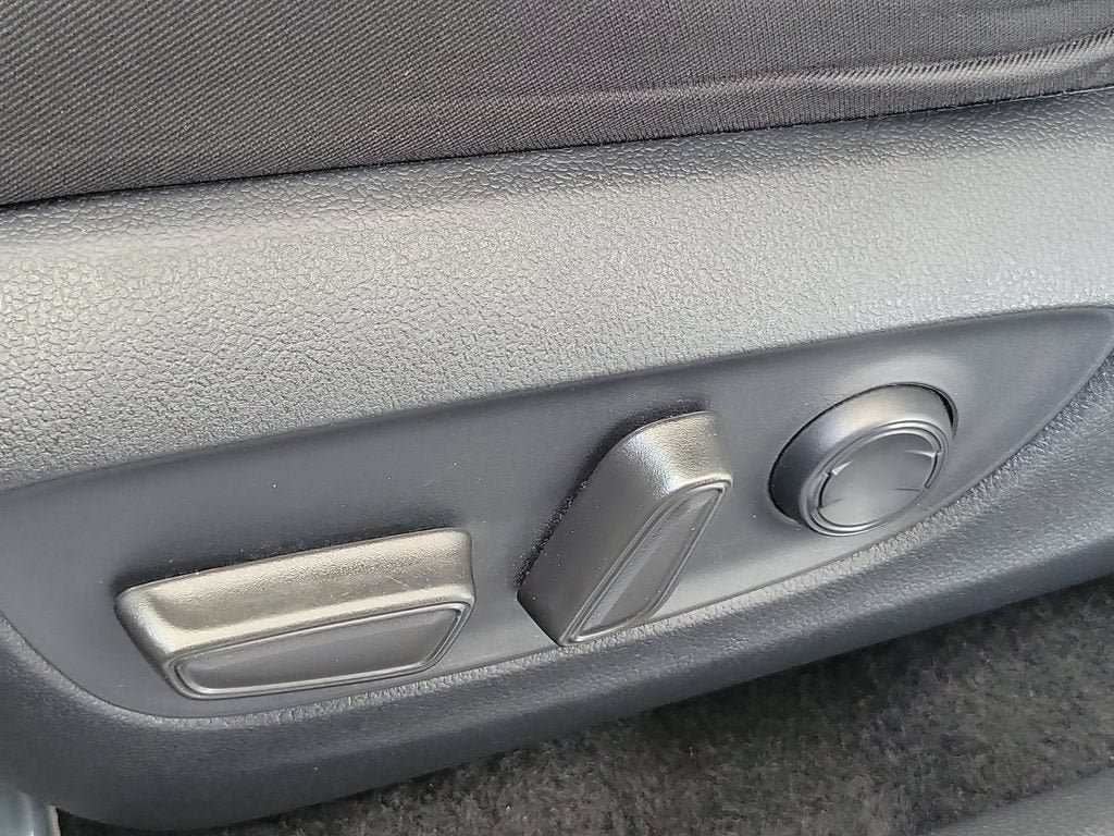 Used 2024 Toyota RAV4 XLE FWD image 22