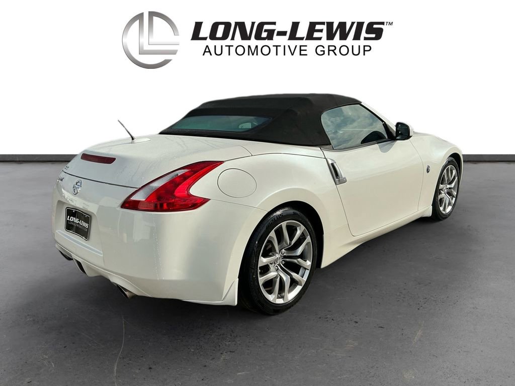 Used 2010 Nissan 370Z Touring image 7