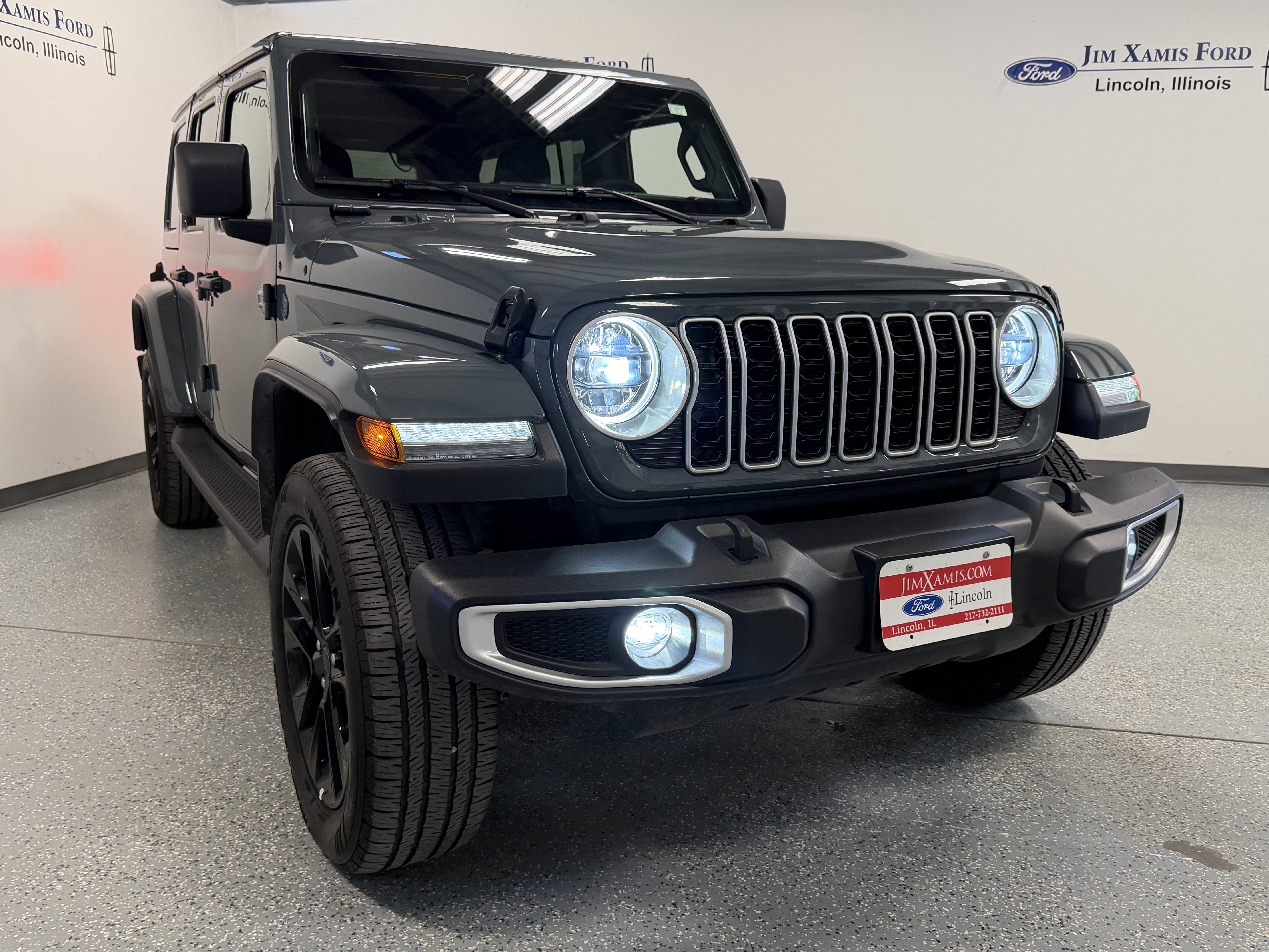 Used 2025 Jeep Wrangler Unlimited Sahara AWD/4WD image 33